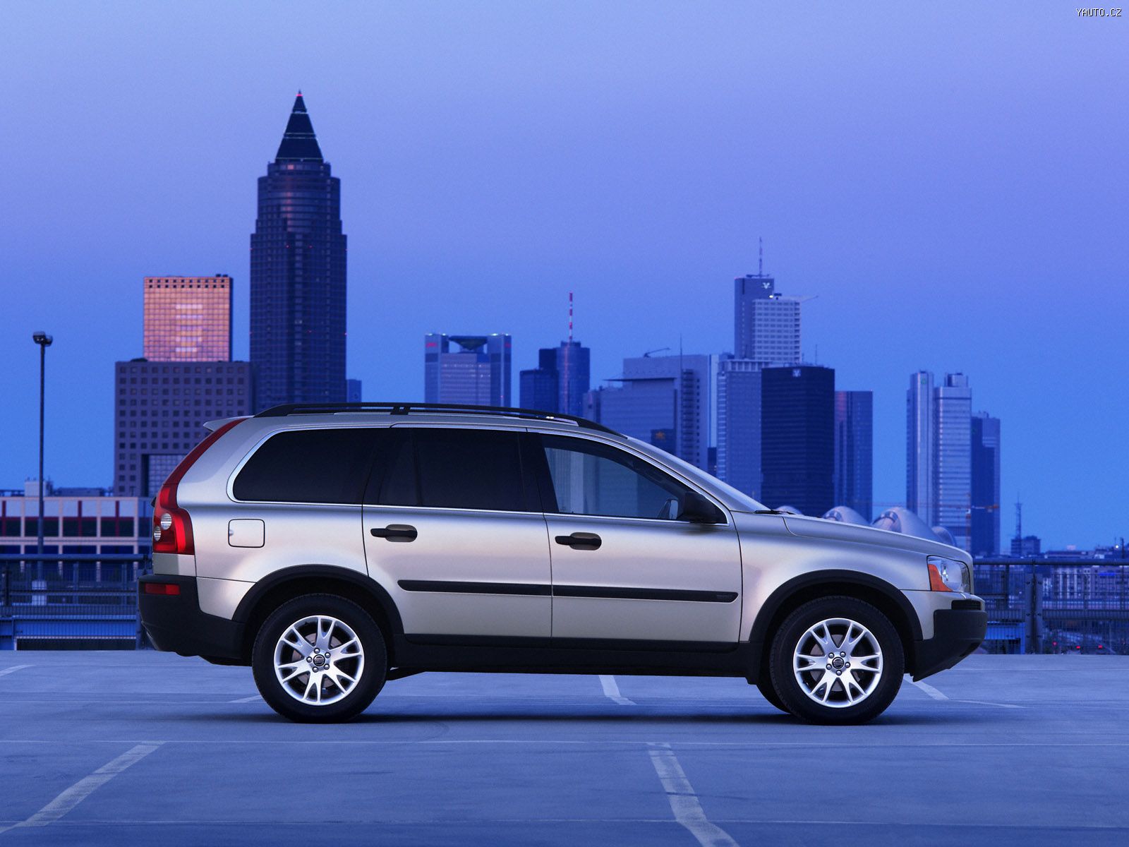 Volvo-XC90 město